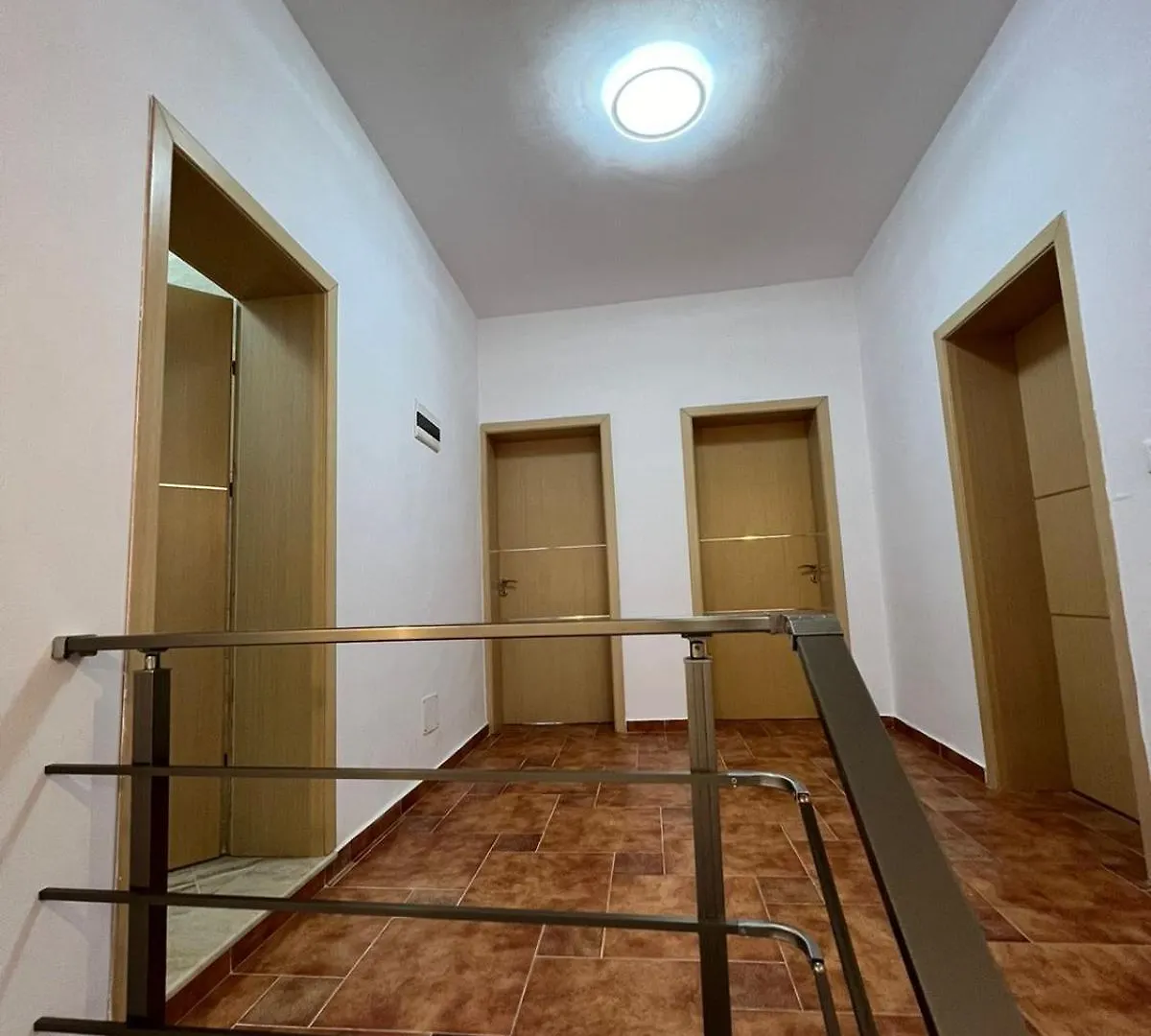 Hostel Havenwood Берат 0*,