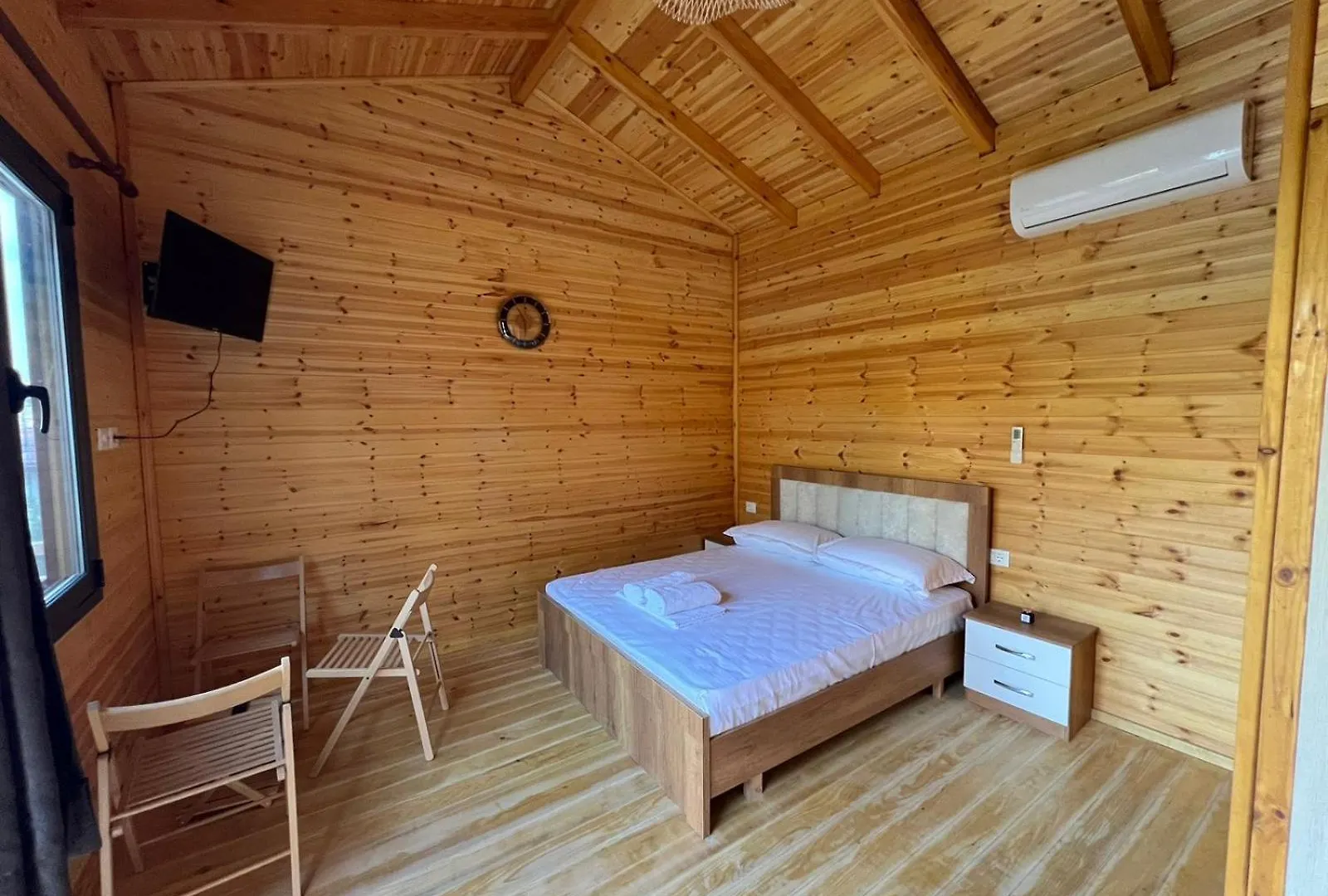 Hostel Havenwood Берат