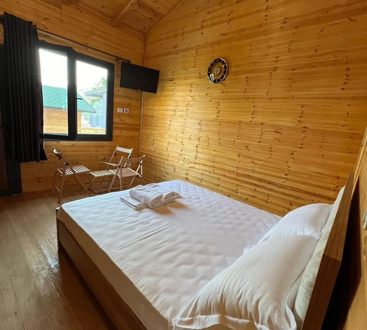 Hostel Havenwood Берат