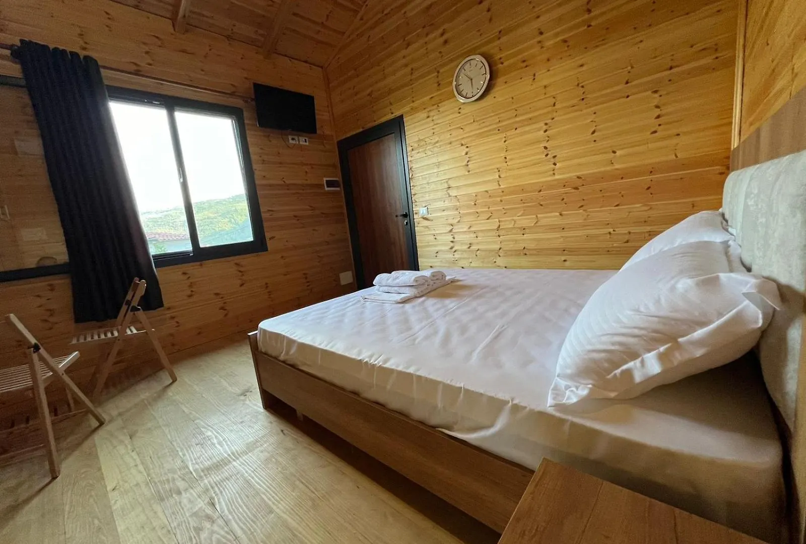 Hostel Havenwood Берат