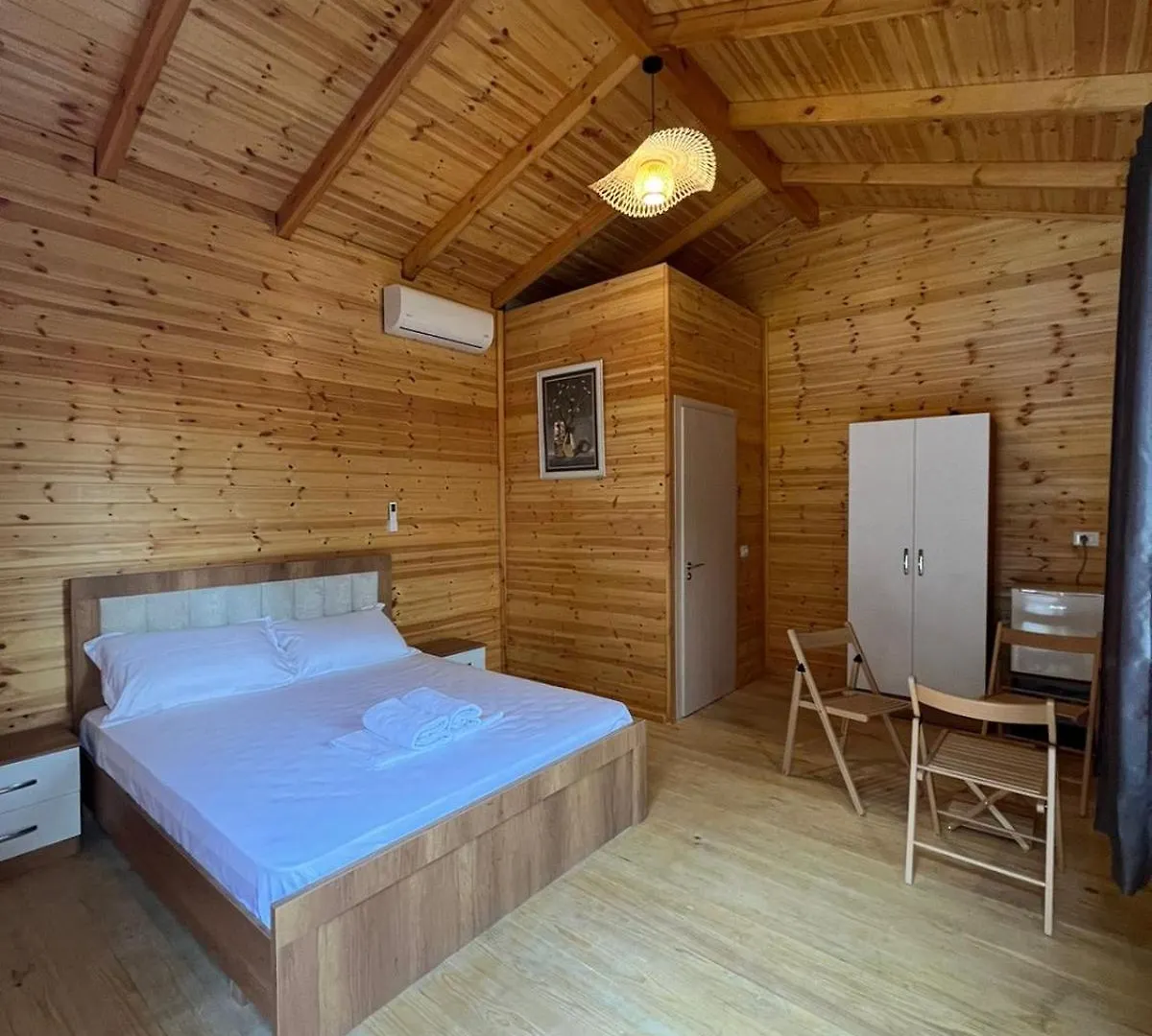 Hostel Havenwood Берат