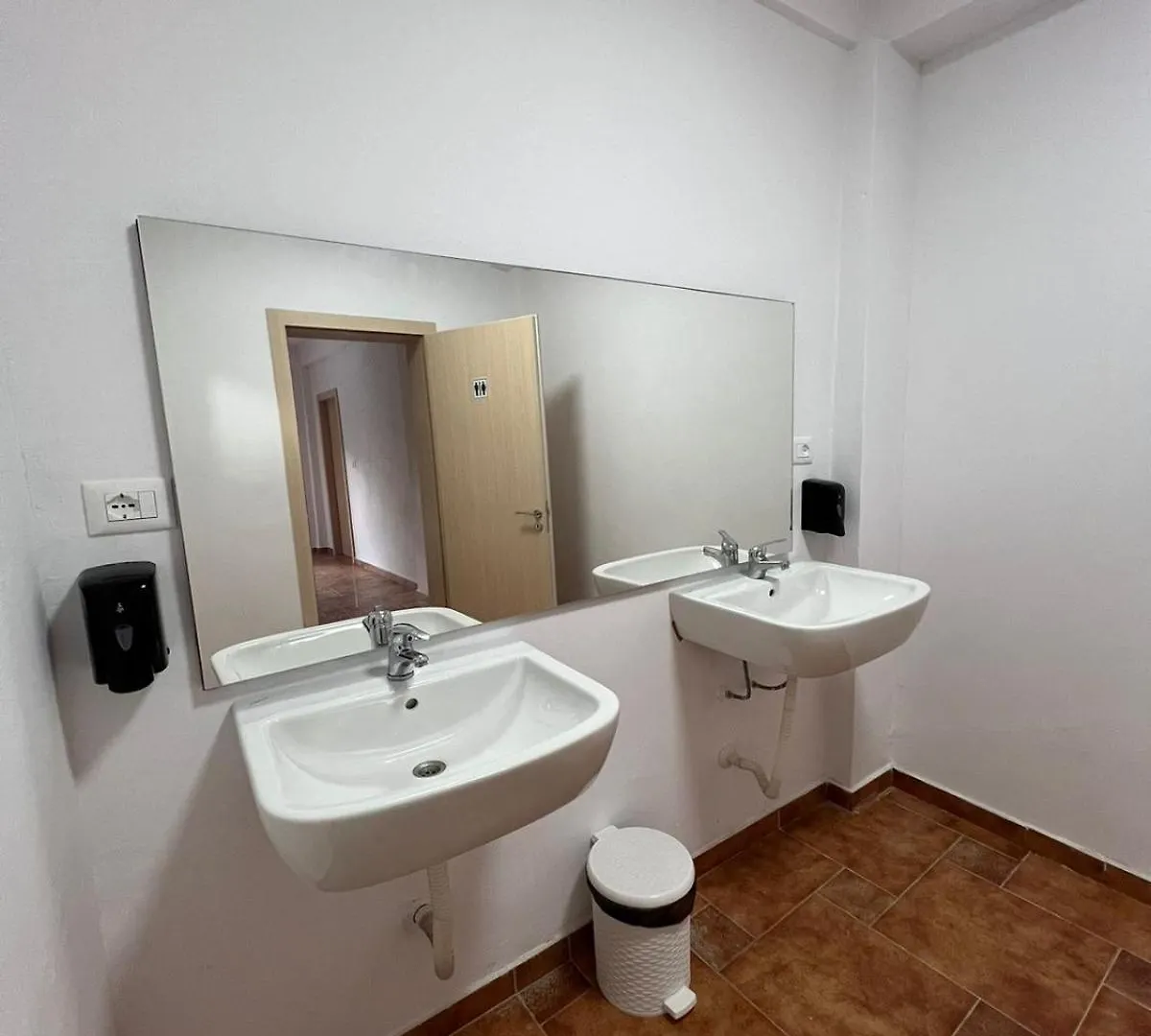 Hostel Havenwood Берат