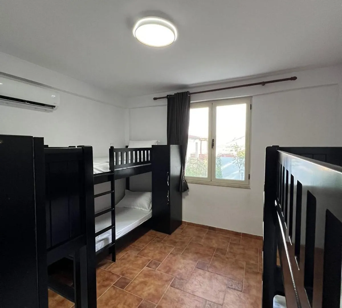 Hostel Havenwood Берат 0*,